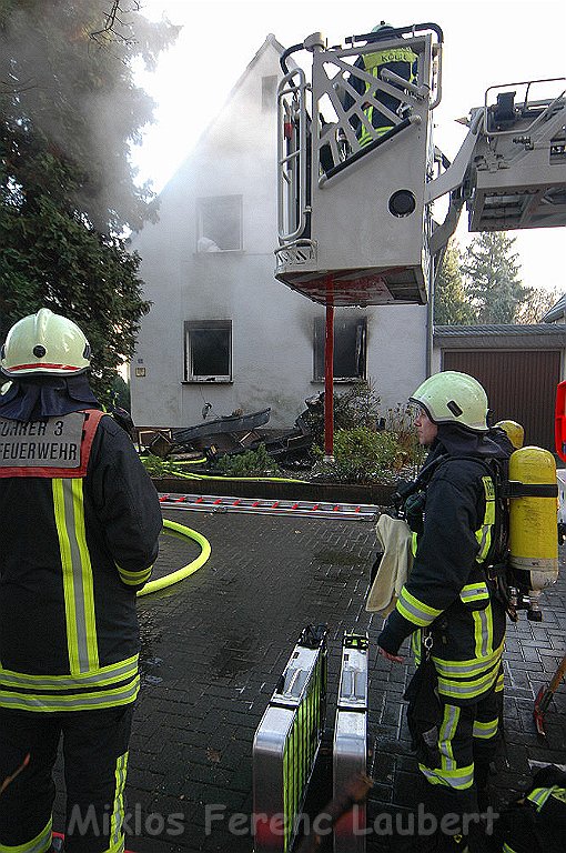 Feuer Einfamilienhaus Koeln Suerth Rotdornallee P33.jpg